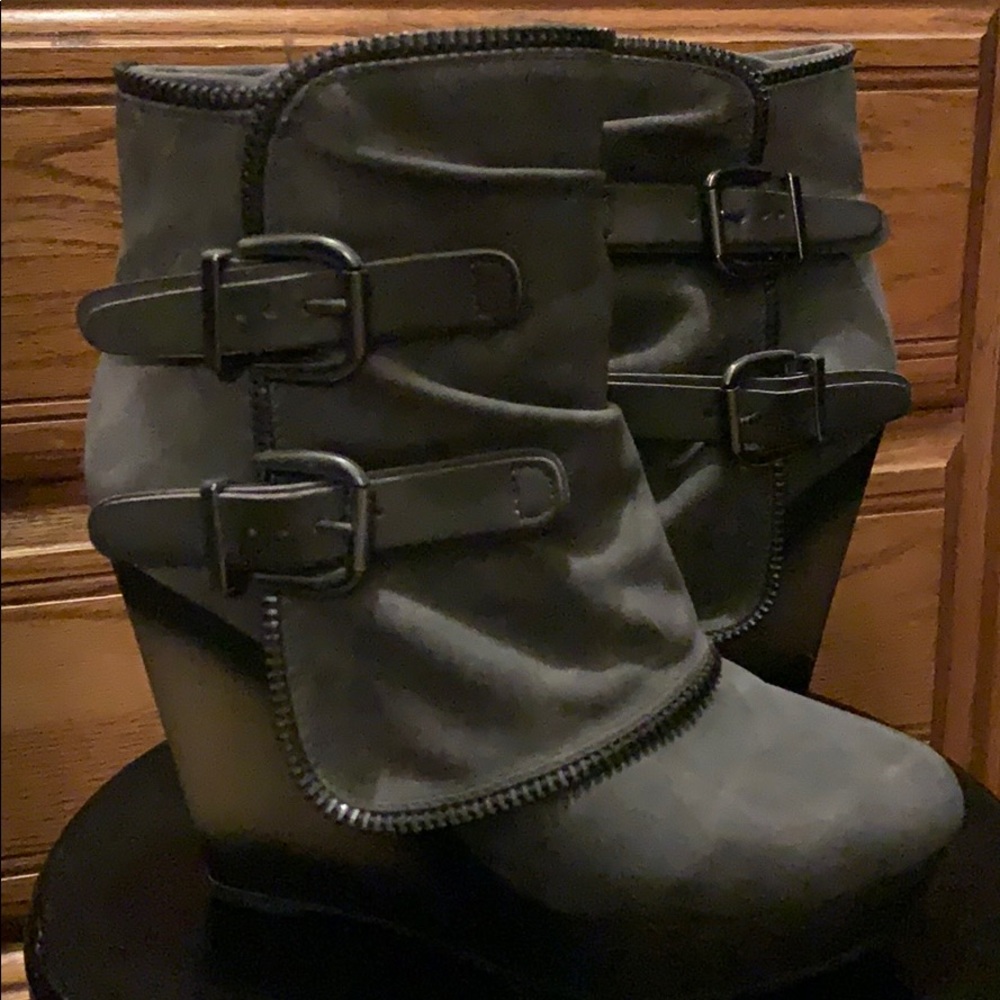 Wedge shoes